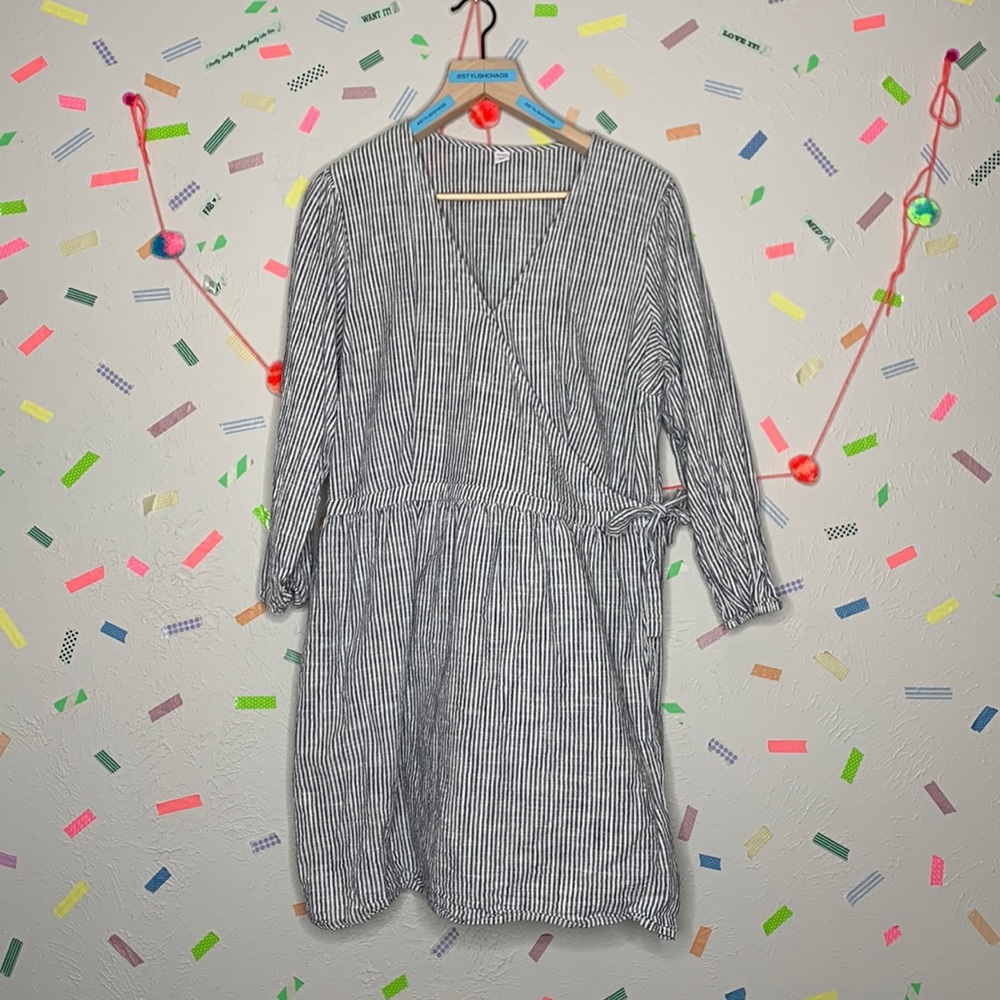OLD NAVY - striped seersucker wrap dress